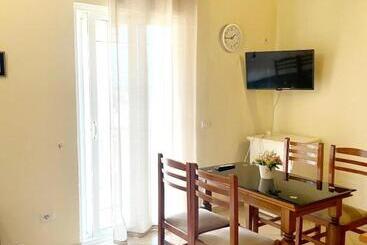 Apartments Athina Orikum