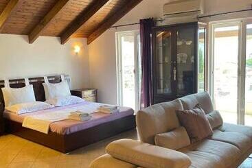 Apartments Athina Orikum