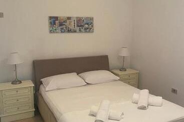 Apartments Athina Orikum