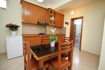 Apartments Athina Orikum