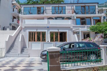 پانسیون Jovan Apartments