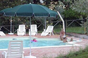 هتل Agriturismo Il Poggiolo
