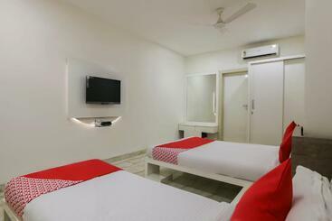 هتل Capital O 15635 Elite Rooms & Banquet