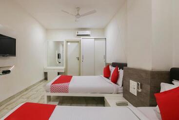 هتل Capital O 15635 Elite Rooms & Banquet
