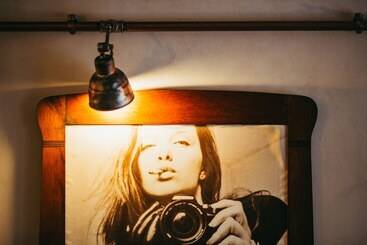 هتل Divna Pani Luxury Gallery Rooms