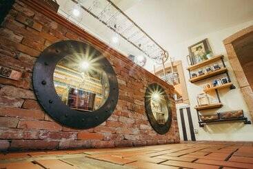 هتل Divna Pani Luxury Gallery Rooms