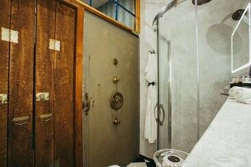 هتل Divna Pani Luxury Gallery Rooms