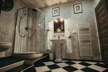 هتل Divna Pani Luxury Gallery Rooms