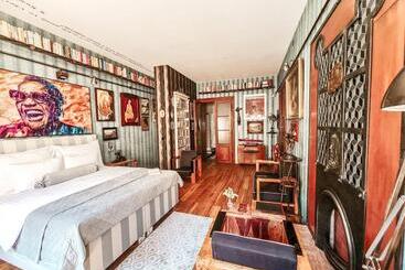 هتل Divna Pani Luxury Gallery Rooms