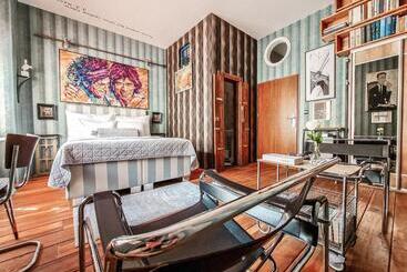 هتل Divna Pani Luxury Gallery Rooms