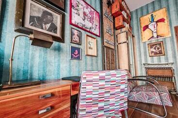 هتل Divna Pani Luxury Gallery Rooms