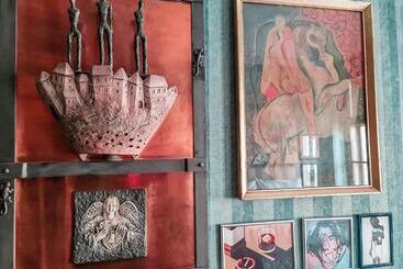 هتل Divna Pani Luxury Gallery Rooms
