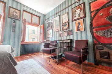 هتل Divna Pani Luxury Gallery Rooms