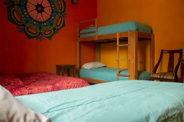 پانسیون Hostal Café Tiana