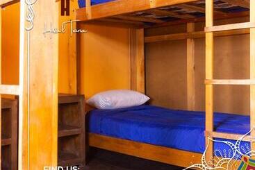 پانسیون Hostal Café Tiana