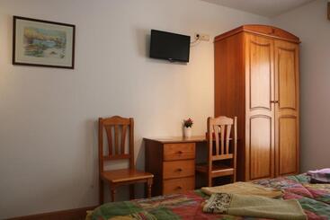 پانسیون Hostal La Plaza