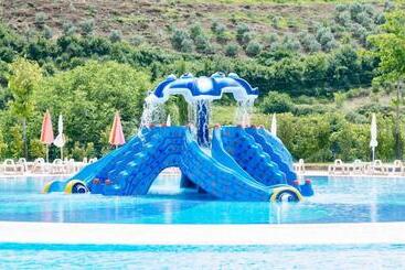 استراحتگاه Luani A Spa & Wellness Center