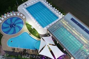 استراحتگاه Luani A Spa & Wellness Center