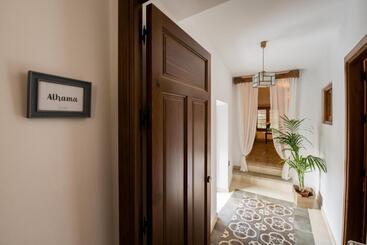 تختخواب و صبحانه La Maroma Rooms & Views