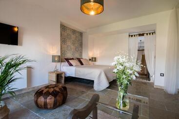 تختخواب و صبحانه La Maroma Rooms & Views