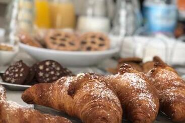تختخواب و صبحانه La Quercia