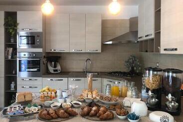 تختخواب و صبحانه La Quercia