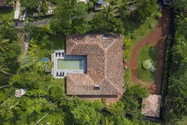پانسیون Monara House, Talpe