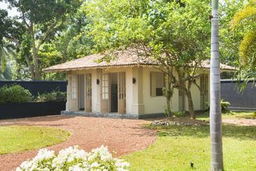 پانسیون Monara House, Talpe