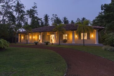 پانسیون Monara House, Talpe