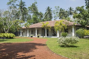 پانسیون Monara House, Talpe