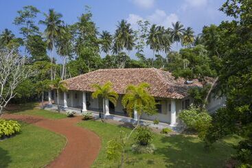 پانسیون Monara House, Talpe