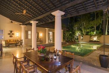 پانسیون Monara House, Talpe