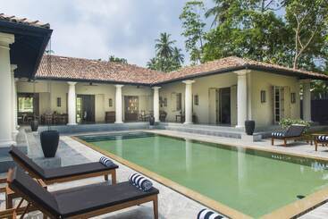 پانسیون Monara House, Talpe