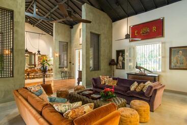 پانسیون Monara House, Talpe