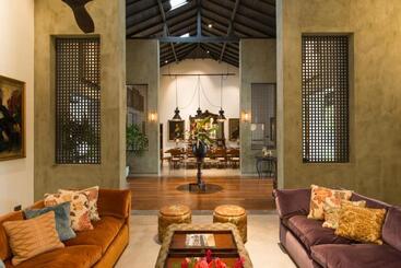 پانسیون Monara House, Talpe