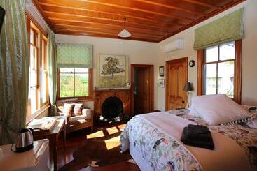 تختخواب و صبحانه Maungakawa Villa