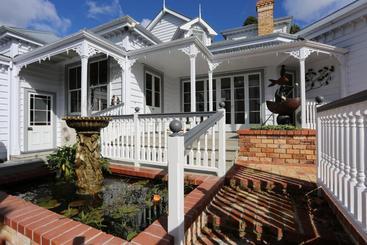 تختخواب و صبحانه Maungakawa Villa