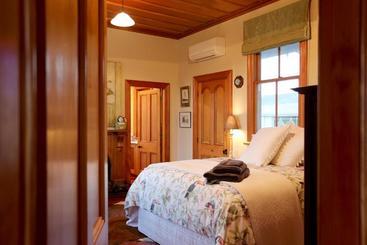 تختخواب و صبحانه Maungakawa Villa