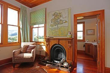 تختخواب و صبحانه Maungakawa Villa