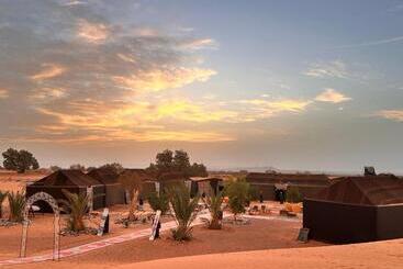 تختخواب و صبحانه Sahara Wellness Camp