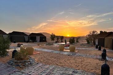 تختخواب و صبحانه Sahara Wellness Camp