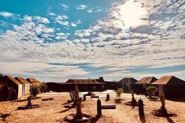 تختخواب و صبحانه Sahara Wellness Camp