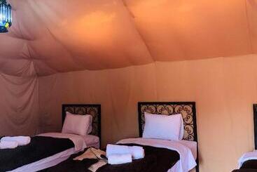 تختخواب و صبحانه Sahara Wellness Camp