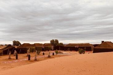 تختخواب و صبحانه Sahara Wellness Camp