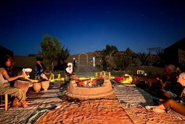 تختخواب و صبحانه Sahara Wellness Camp