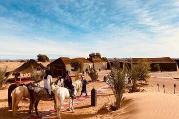 تختخواب و صبحانه Sahara Wellness Camp