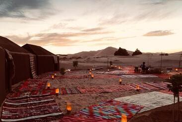 تختخواب و صبحانه Sahara Wellness Camp