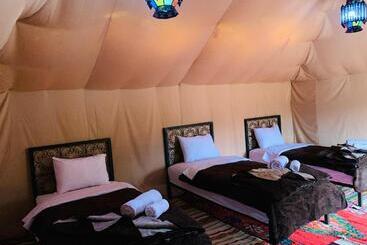 تختخواب و صبحانه Sahara Wellness Camp