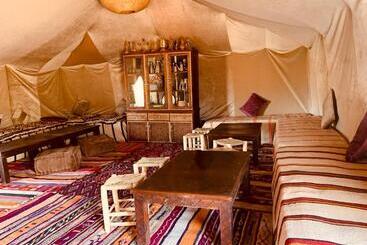 تختخواب و صبحانه Sahara Wellness Camp
