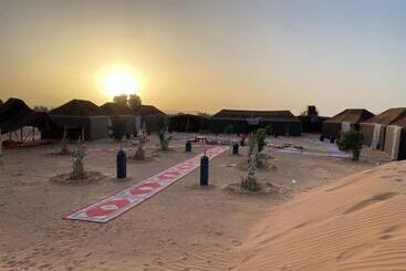 تختخواب و صبحانه Sahara Wellness Camp